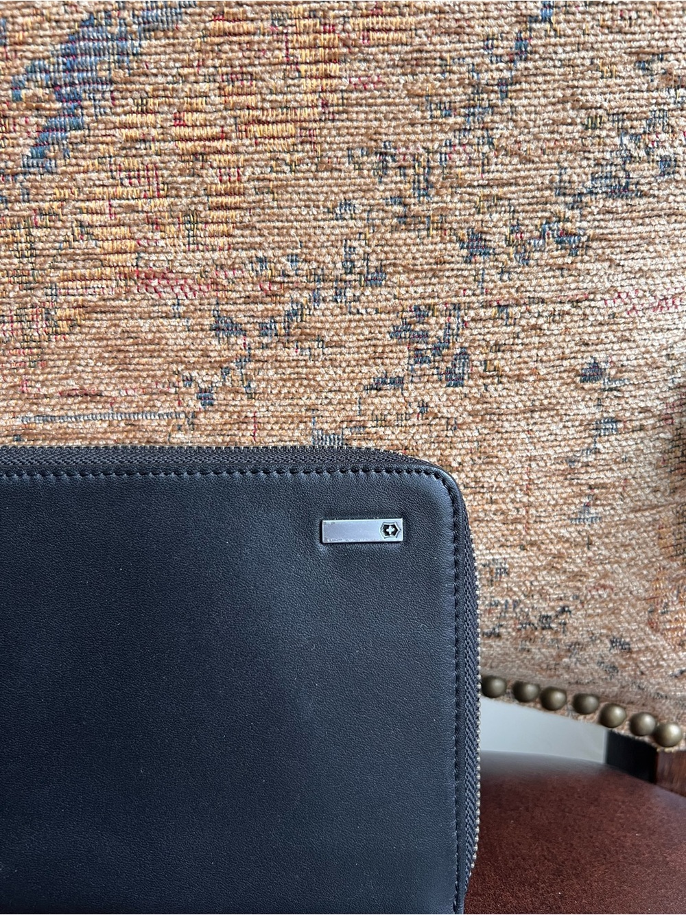 Victorinox Zip Around Continental/Travel Wallet - Picture 2 of 8